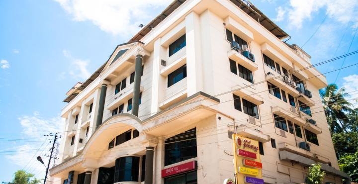 Hotel Prestige Mangalore Bagian luar foto