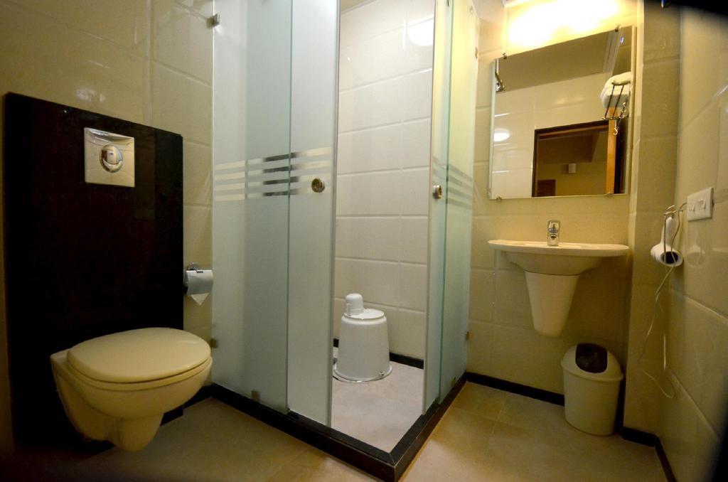 Hotel Prestige Mangalore Bagian luar foto