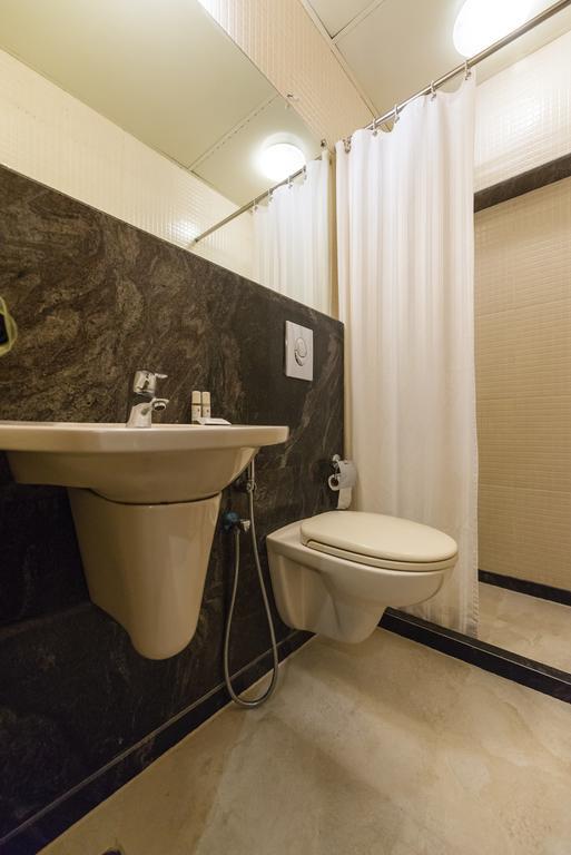 Hotel Prestige Mangalore Bagian luar foto