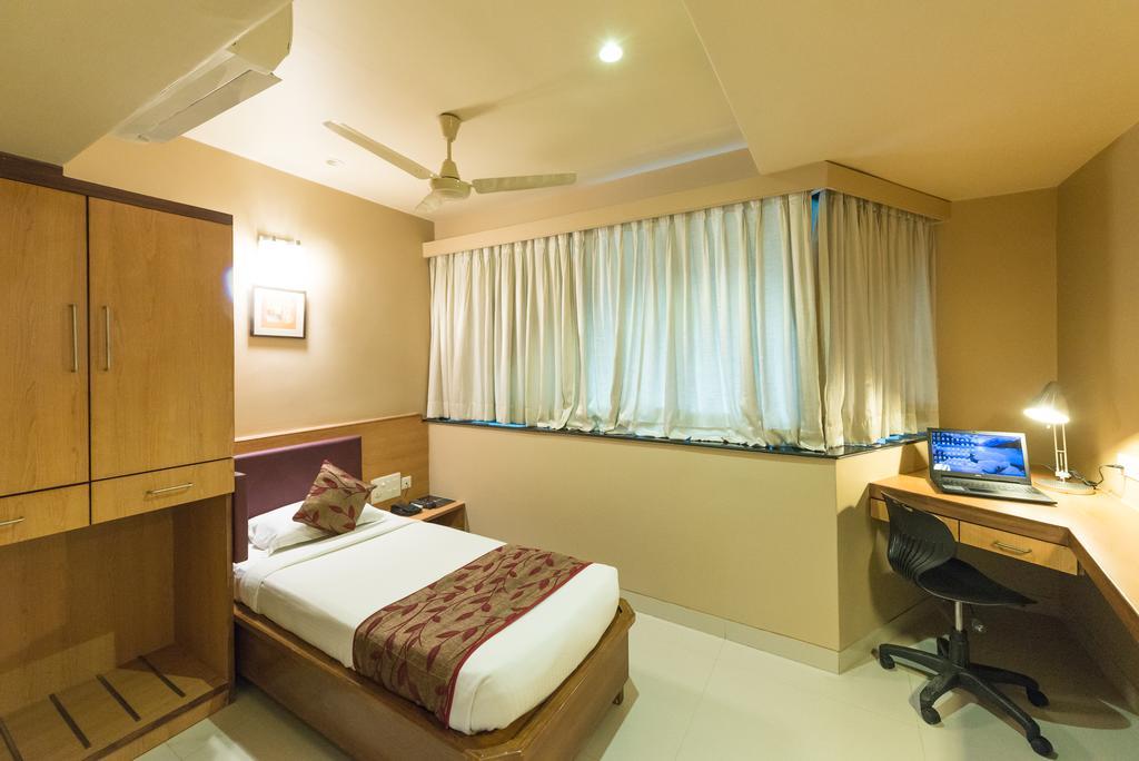 Hotel Prestige Mangalore Bagian luar foto
