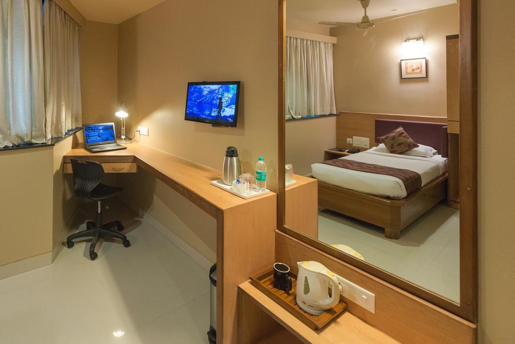 Hotel Prestige Mangalore Bagian luar foto