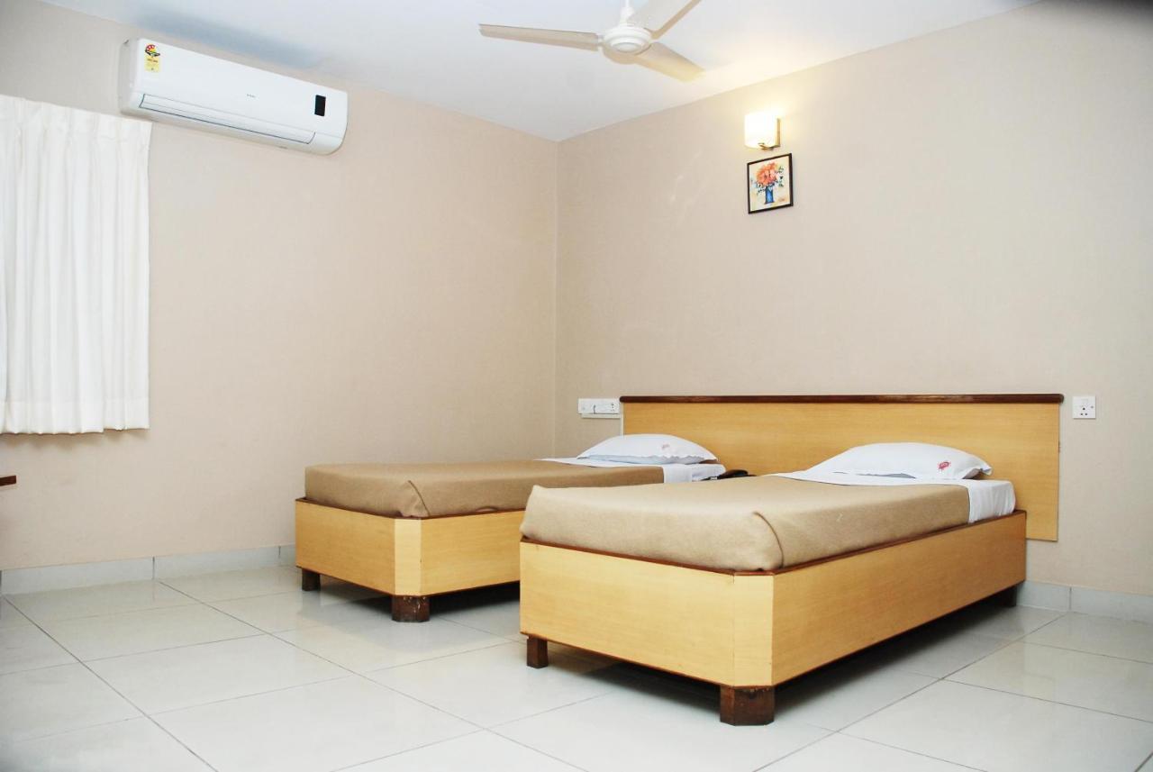 Hotel Prestige Mangalore Bagian luar foto
