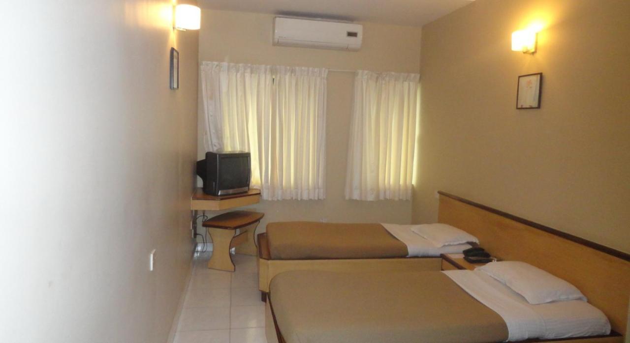 Hotel Prestige Mangalore Bagian luar foto