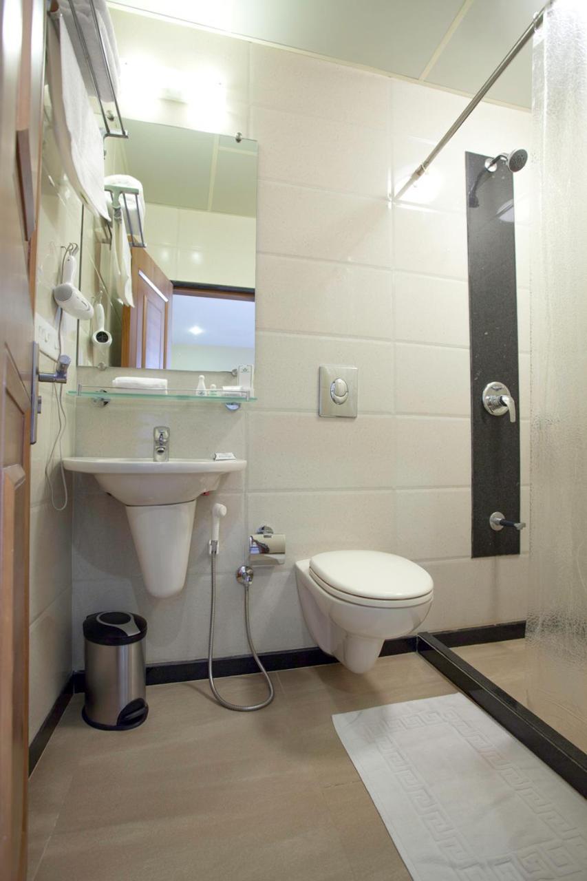 Hotel Prestige Mangalore Bagian luar foto