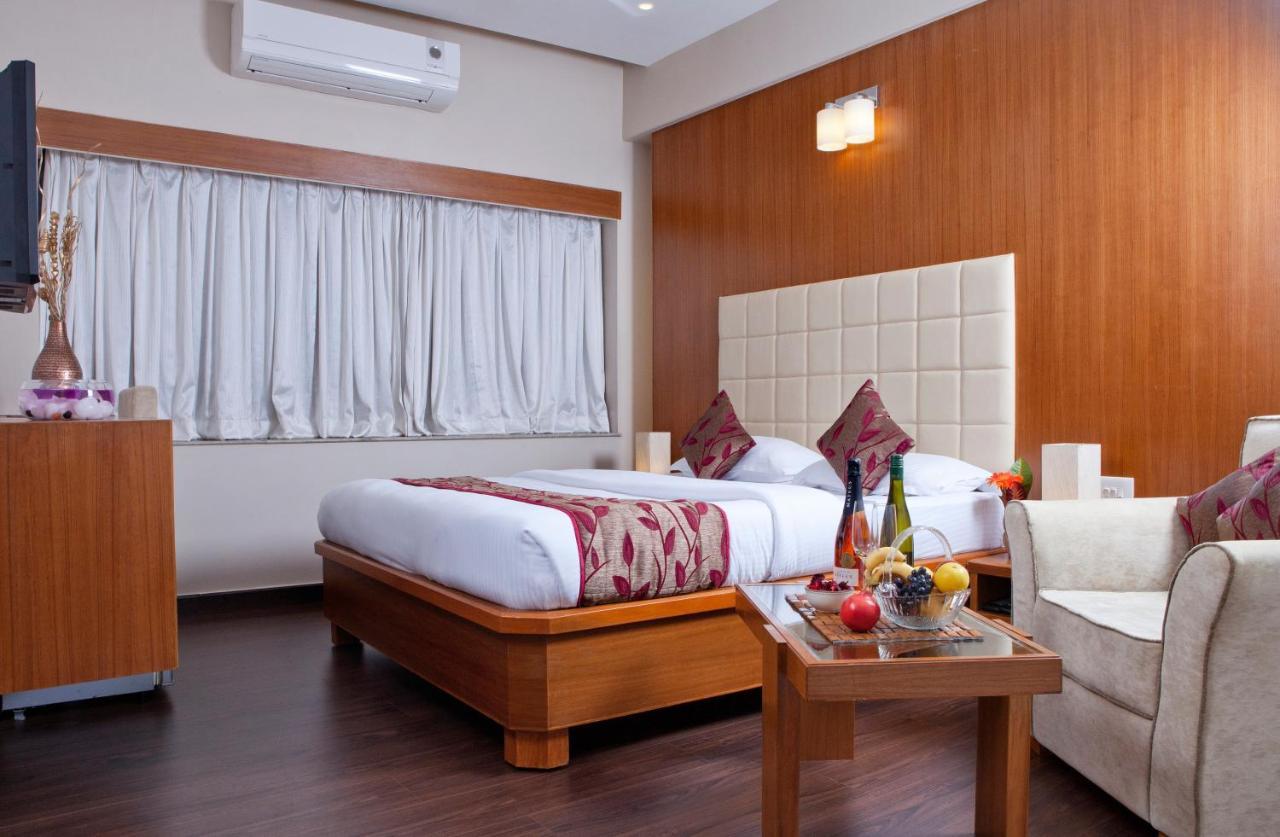 Hotel Prestige Mangalore Bagian luar foto