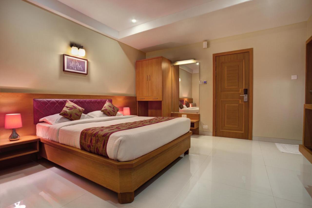 Hotel Prestige Mangalore Bagian luar foto